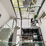 Park Central Loft Apartment In Rosebank