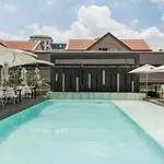 Luxurious 2-Kingsize Beds, Pool And City Apartment At Masingita