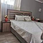 Issa Guest Cottage