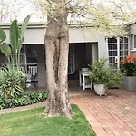 Rosebank Lodge Guesthouse By Claires