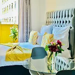 Larleebee Apartments