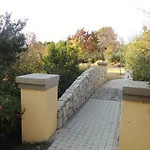 Strawberry Fields Country Manor Guest House