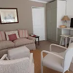 French Country Chic Close To Hyde Park