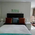 Sizanazo Guest House - In The Heart Of Northcliff Hill