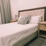 Emerald Skye -Luxury 1 Bed Pad, Greenstone Hill-No Loadshedding Ups