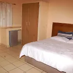 Broadway Guesthouse &Pub