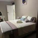Home In Suideoord, Jhb South