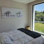 Partial Back Up Power: Modern 2 Bedroom Apartment