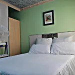Valleycenter Guesthouse