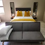 No Loadshedding Fast Wifi Lux Apartment
