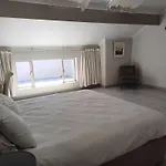 Mount Royal 09 - Large 1 Bed With Balcony