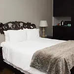 Oaklands Inn And Conference Centre