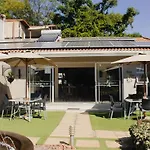 Oaklands Inn And Conference Centre