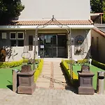 Oaklands Inn And Conference Centre