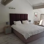Mount Royal 09 - Large 1 Bed With Balcony