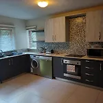 Mount Royal 02 Large 3 Bedroom Ground Floor Apartment With Garden