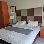 Mount Royal 02 Large 3 Bedroom Ground Floor Apartment With Garden