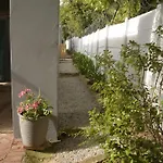 Pender House Cottage Melrose
