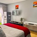 Cozy Condo In The Heart Of Maboneng