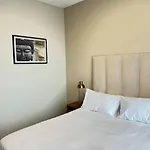 Tyrwhitt Apartment