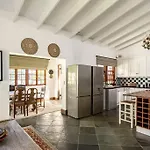 Picturesque Garden Villa, Illovo House