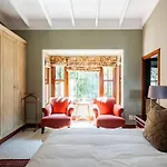 Picturesque Garden Villa, Illovo House