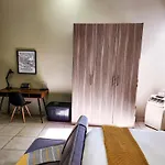 No Loadshedding Fast Wifi Lux Apartment