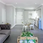 Sandton Cozy Apartment