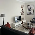 Modern & Elegant Apt Sandton Central