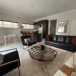 Modern & Elegant Apt Sandton Central