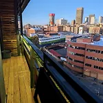 8Th On Cityscapes - A Hallmark House Apartments