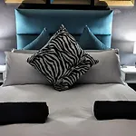 The Jozi Embassy - A Hallmark House Apartments