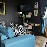 The Jozi Embassy - A Hallmark House Apartments