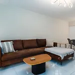 31 Madison Palms East