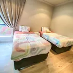 Spacious Luxury 3 Bedroom, 4 Bed Apartment With Balcony, Access To Pool & Tennis Court Plus Backup Power And 24Hr Security