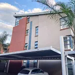 Spacious Luxury 3 Bedroom, 4 Bed Apartment With Balcony, Access To Pool & Tennis Court Plus Backup Power And 24Hr Security
