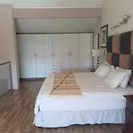 Mount Royal 30 Large 1 Bed With Balcony