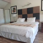 Mount Royal 30 Large 1 Bed With Balcony