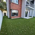 2Br Apt With 2 Kitchens & Balcony