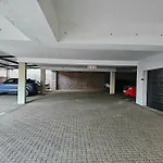 2Br Apt With 2 Kitchens & Balcony