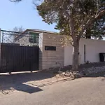 Lux Apt 5Min To Sandton 17