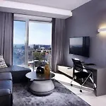 Sandtoncity-Apartment-Sleeps4-Pool-Parking