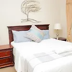 Lovely Spacious Two Bedroom Apartment