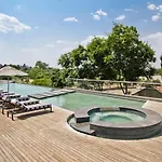 Stunning 1 Bedroom Apartment In A Hotel With Pool