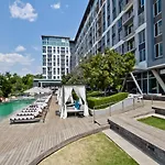 Stunning 1 Bedroom Apartment In A Hotel With Pool