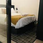 Spacious Studio In Sandton, Johannesburg