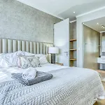 Luxurious 2-Bedroom Apartment In Sandton