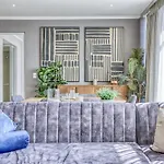 Luxurious 2-Bedroom Apartment In Sandton