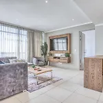 Luxurious 2-Bedroom Apartment In Sandton