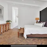 Modern Luxury In Parkhurst